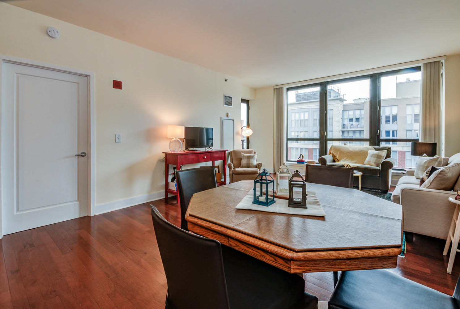 1025 Maxwell Lane 1107 Singleton Galmann Realty